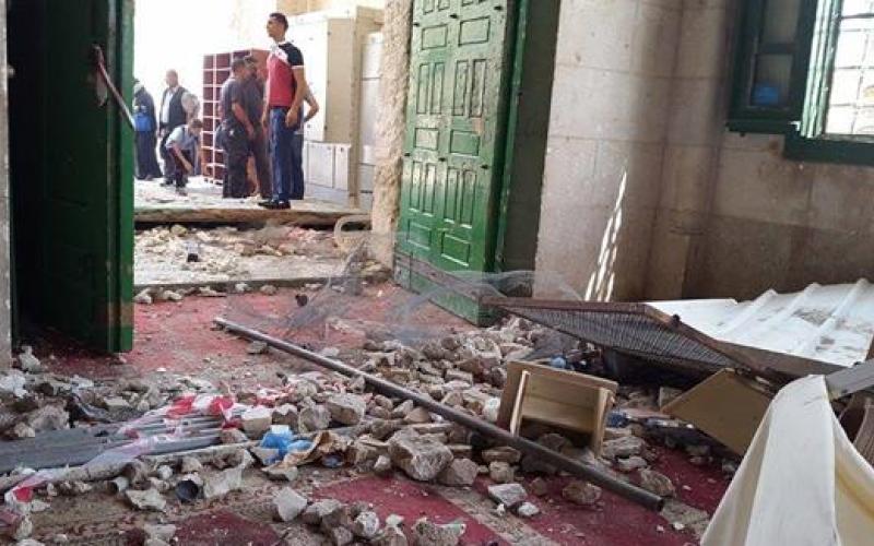 تحطيم بوابات الجامع القبلي في القدس