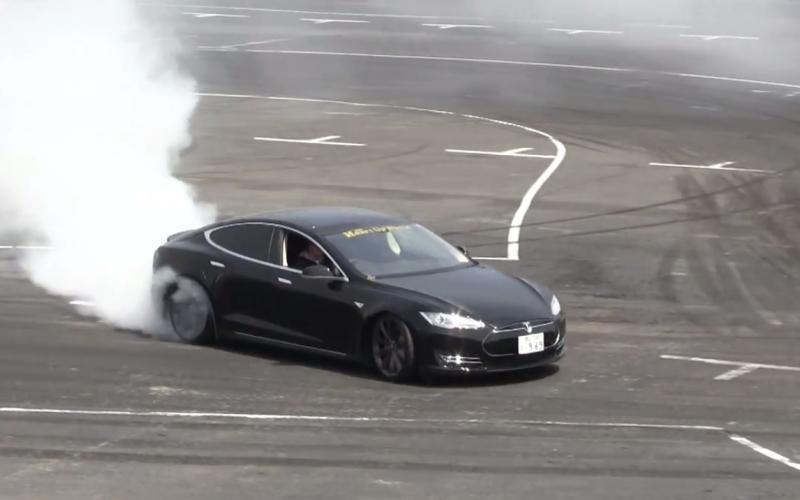 غرامات مرتفعة على "التشحيط" وساحة حجز في سواقة