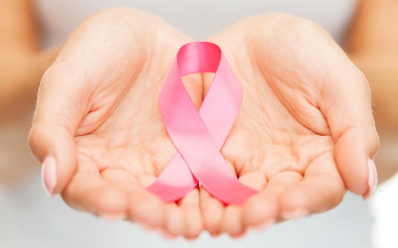 ناجيات من سرطان الثدي يساندن المصابات الجدد