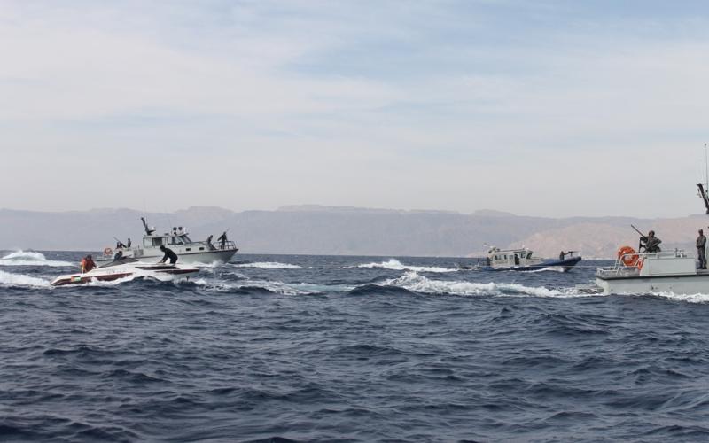 إخلاء زورق في العقبة نتيجة الأحوال الجوية