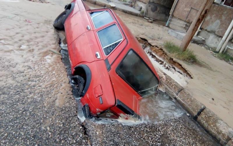 إنقاذ 9 أشخاص داهمتهم المياه بالزرقاء