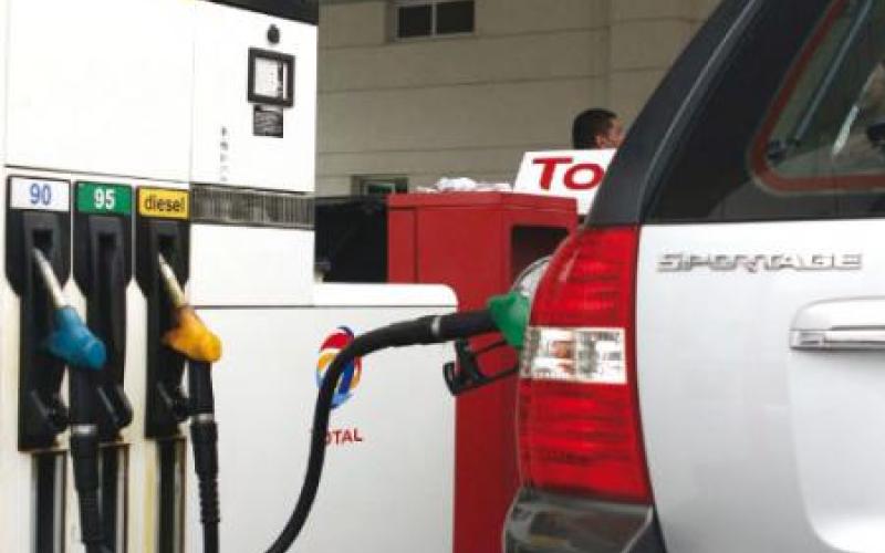 ترجيح تخفيض اسعار المحروقات