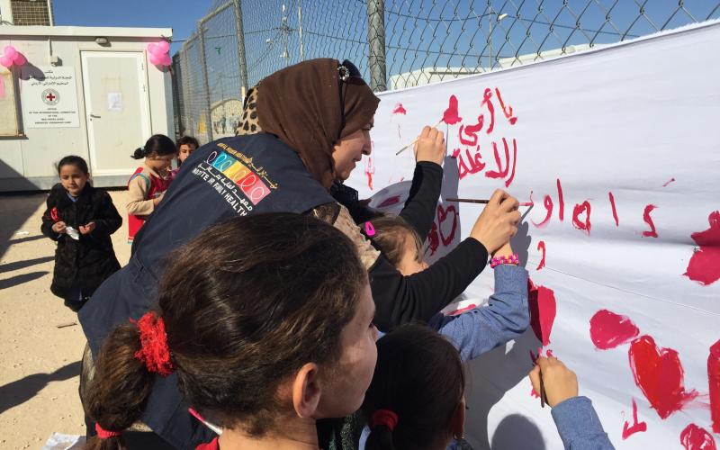 جلسات توعية حول سرطان الثدي بالمخيم الاماراتي- الاردني للاجئين السوريين