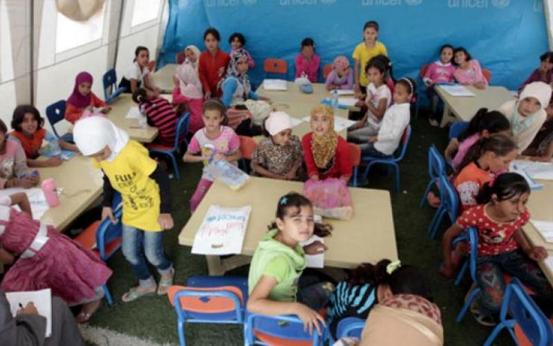طلبة سوريون أمام خطر الأمية في المخيمات العشوائية