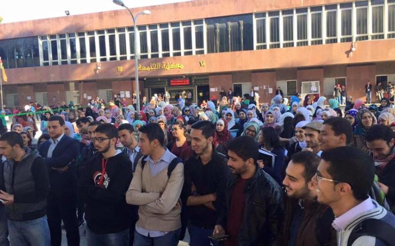 طلبة الأردنية يواصلون اعتصامهم والرئاسة تصفه بـ"غير المبرر"