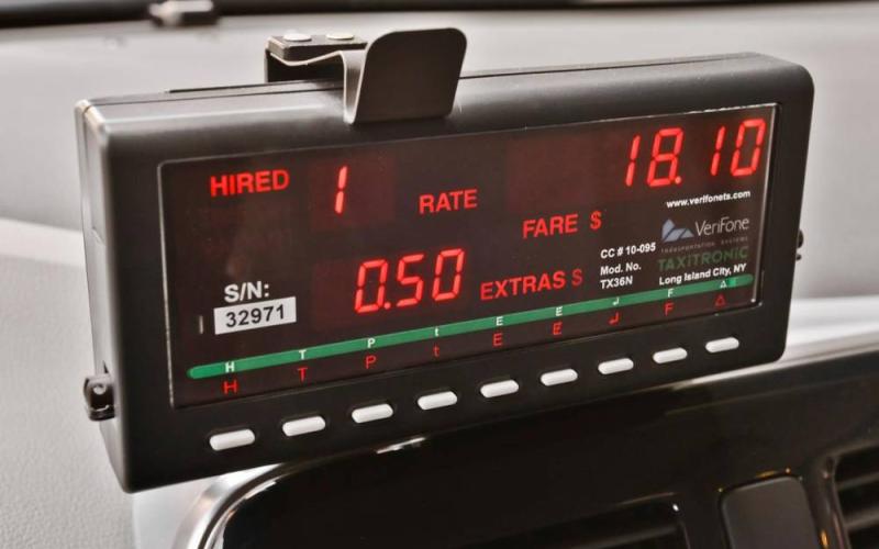 بدء مخالفة التكاسي غير المعدلة للعدادات