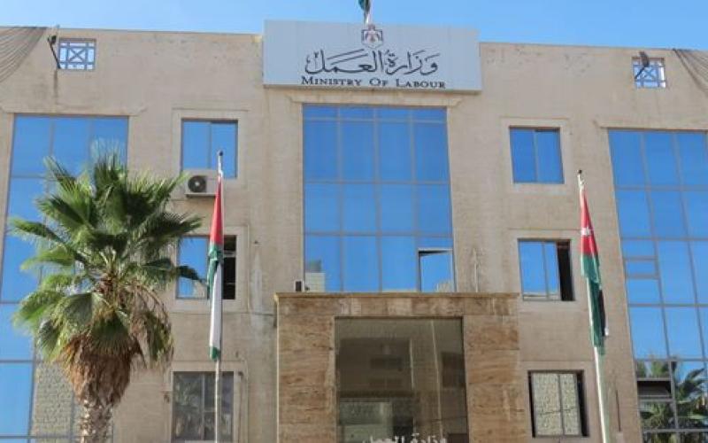 العمل تخصص 30 مشروع للمناطق النائية