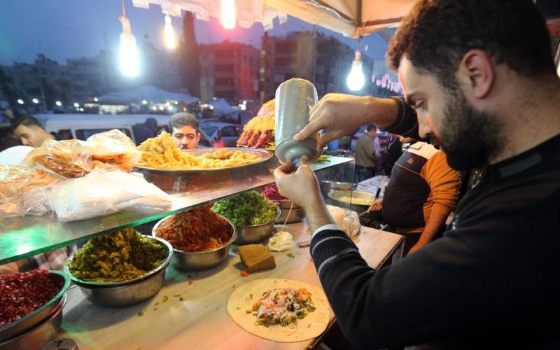 الإغلاق للمطاعم التي تشغّل عمالة سورية مخالفة