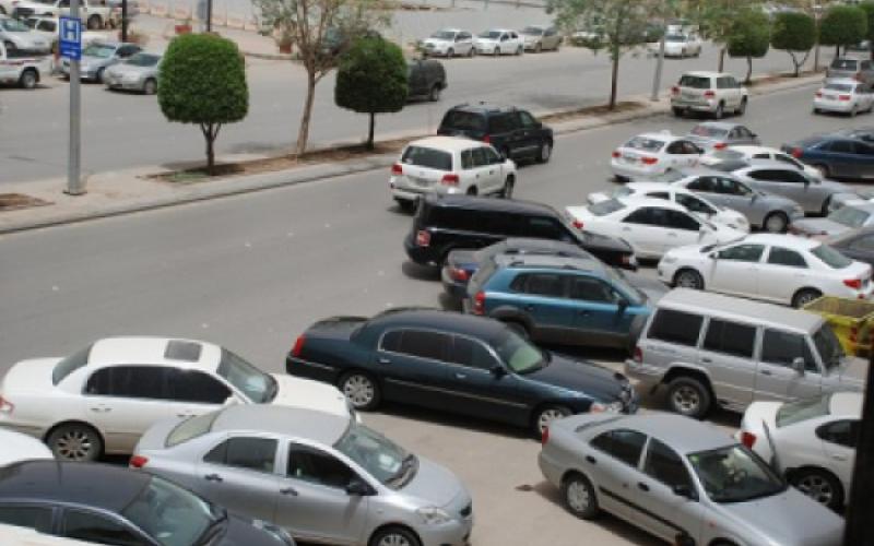 حملة على المركبات التي تتوقف بشكل مزدوج