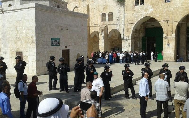 أعضاء بمنظمات يهودية يقتحمون الأقصى