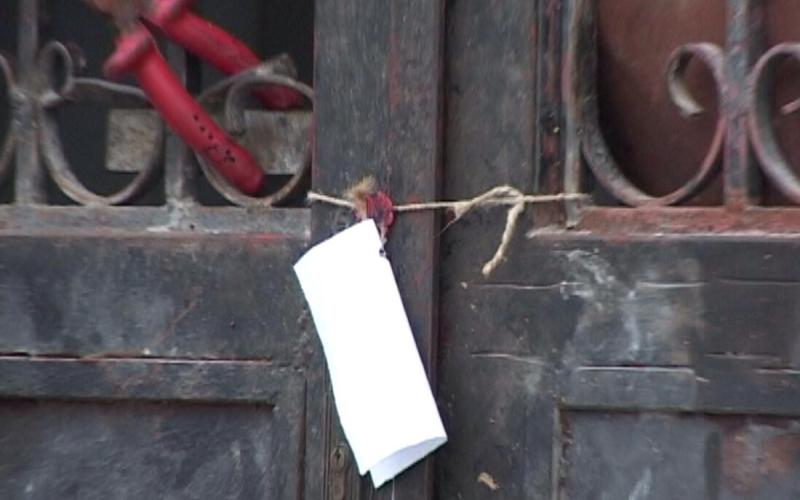 اربد: إغلاق مصنع وإتلاف مواد غذائية فاسدة