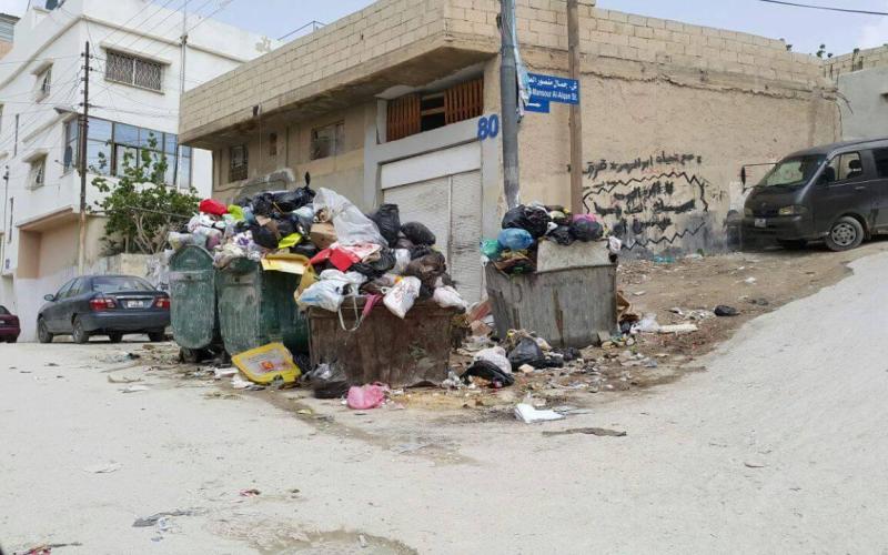 مواطنون يؤكدون تراكم النفايات في "جبل فيصل" والبلدية تنفي