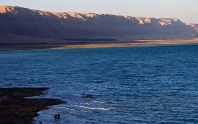 الخلايلة: الأردن لم يبلغ رسمياً باكتشاف نفط في البحر الميت‎