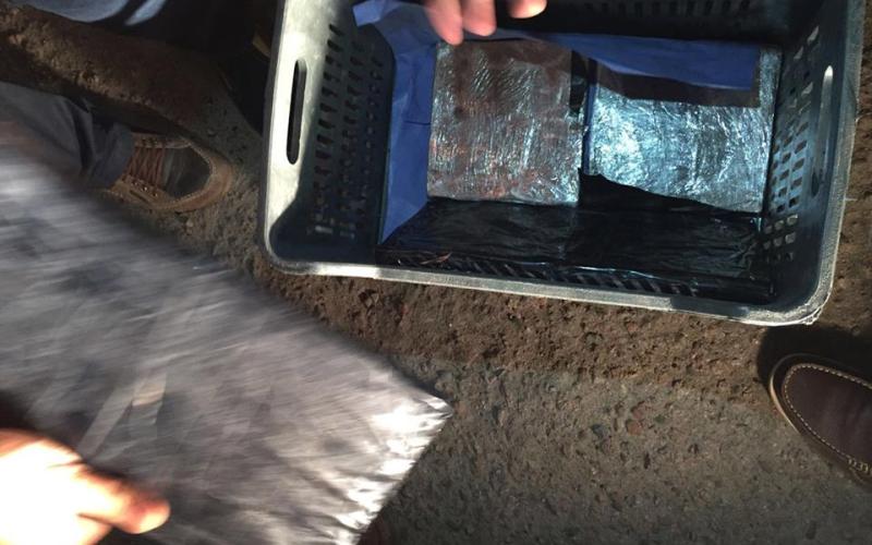 القبض على متهمين بتهريب حشيش بصناديق تفاح