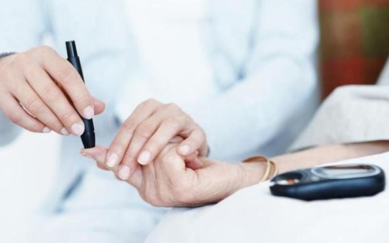 أخصائيون يحذرون مرضى السكري من الصيام