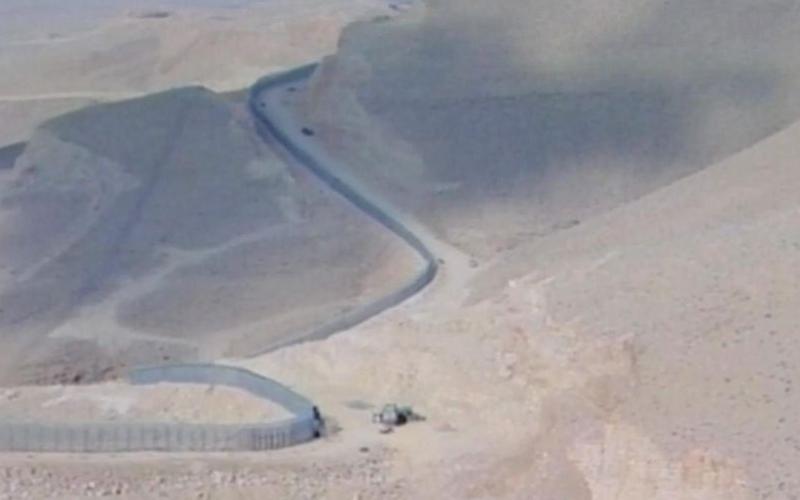 إسرائيل تطبق سياسة الجدران على الحدود الأردنية