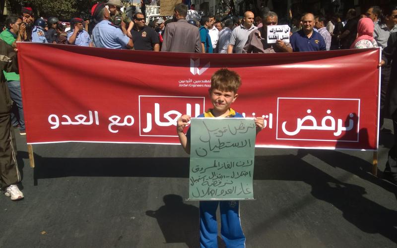 دعوة لإطفاء الأضواء احتجاجا على "اتفاقية الغاز"