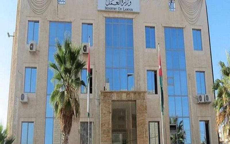 إتفاقية عقد عمل للعاملين في الكهرباء تشمل 1290 عاملاً