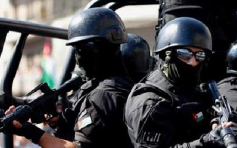 تهم "مطاطة" تزج بناشطين سياسيين في السجون