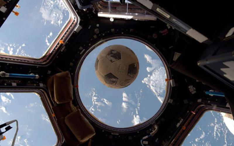 ارتطام كرة بنافذة المحطة الفضائية بعد 30 عاماً من فقدانها