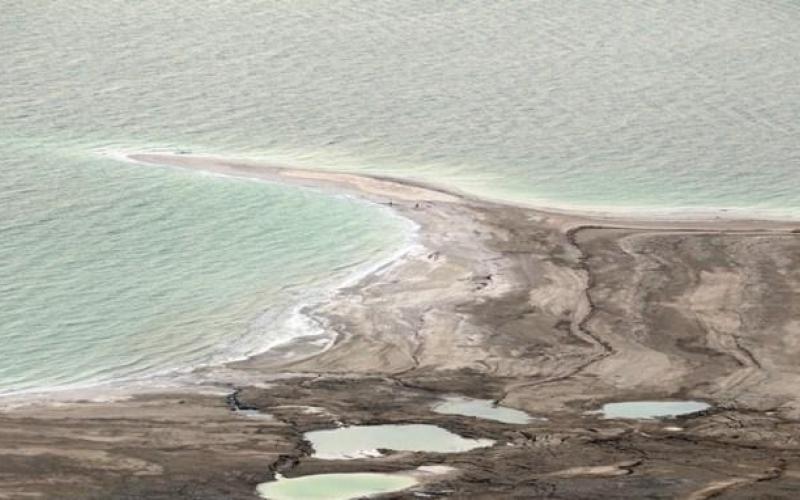 تحذيرات من استمرار انخفاض منسوب البحر الميت