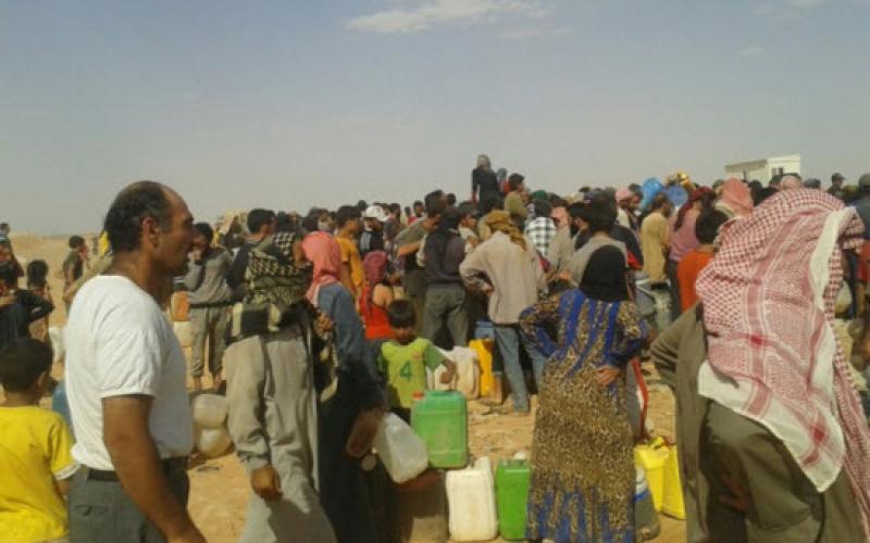 المفوضية تسلم مساعدات لـ15 ألف أسرة سورية في الركبان