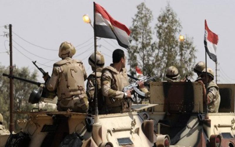 مقتل 10 عسكريين مصريين بتفجيرين في سيناء