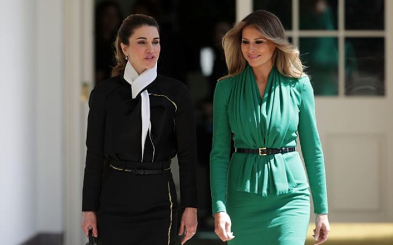 ميلانيا ترامب والملكة رانيا تتنزهان في البيت الأبيض (شاهد)