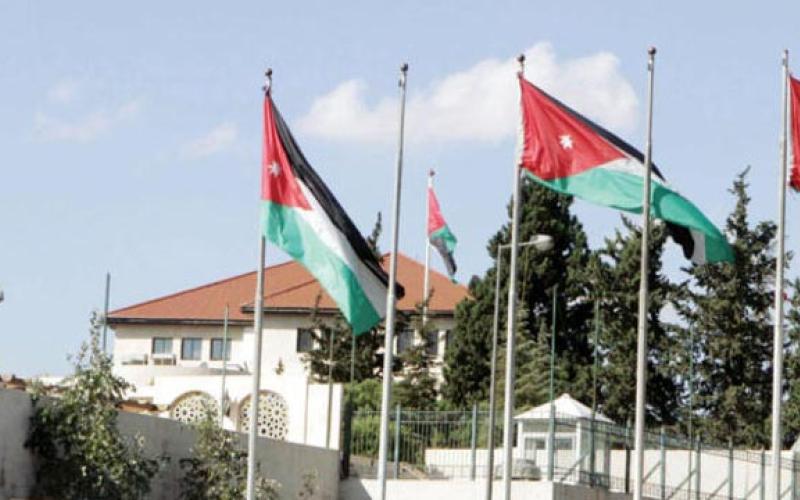 الأردن تخفض مستوى التمثيل الدبلوماسي مع قطر وتلغي تراخيص الجزيرة