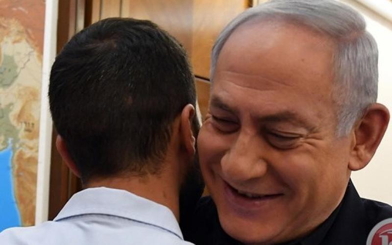 إسرائيل تحقق مع حارس السفارة