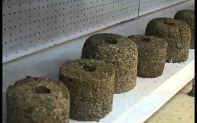 "الجفت" في قرى جرش: مصدر دفء يرتفع سعره