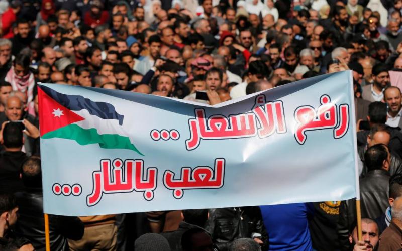 موجة غلاء عنيفة تضرب الأردن بعد قرارات حكومية "مؤلمة"