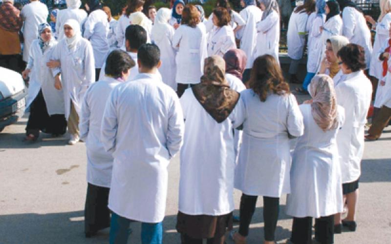 "الممرضين" توقف عن العمل في المستشفيات والمراكز الصحية