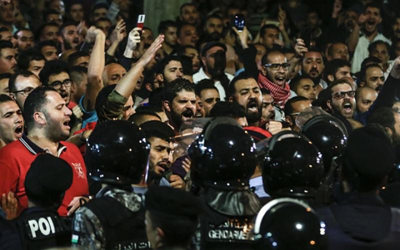الحشد الأكبر للأردنيين في ليلة جديدة من الاحتجاج (شاهد)