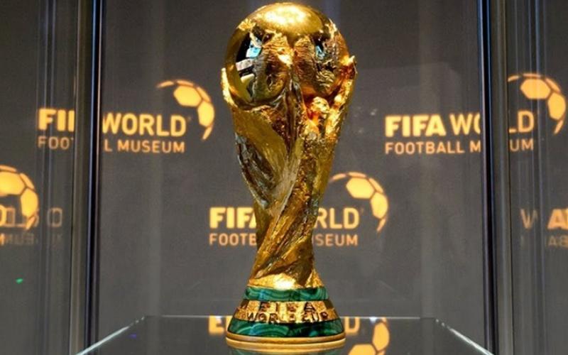 عربي يشارك في صناعة مجسم كأس العالم 2018 (شاهد)