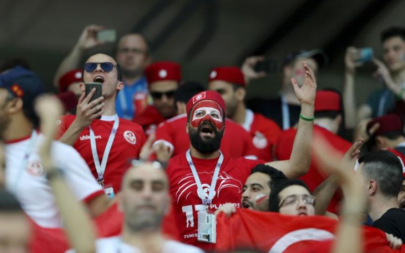 جمهور تونس يرفع أعلام فلسطين في مباراة إنجلترا (شاهد)