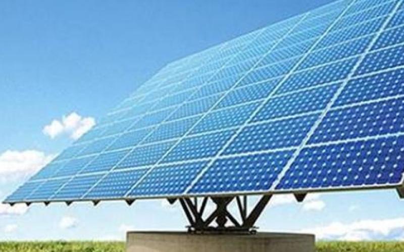 الطاقة تخصص 100 ميجاوا واط للصناعات لتوليد استهلاكها من الكهرباء من الشمس