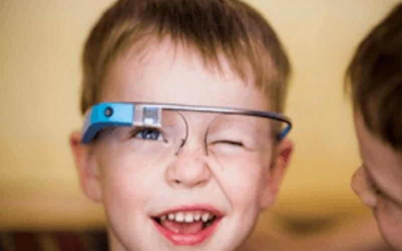 نظارة تساعد اطفال التوحد على قراءة تعابير الوجوه