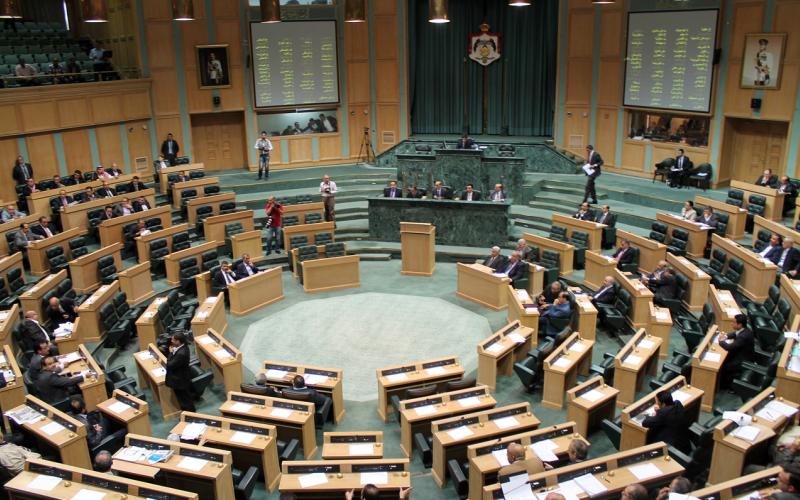 مجلس النواب يرفض تعديلات الاعيان ويصر على 10 سنوات خدمة للوزراء