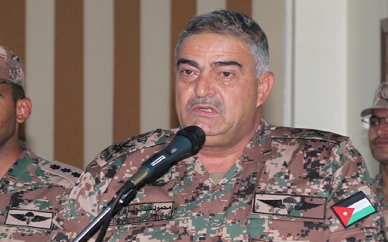 قائد الجيش يتابع عمليات الانقاذ في البحر الميت