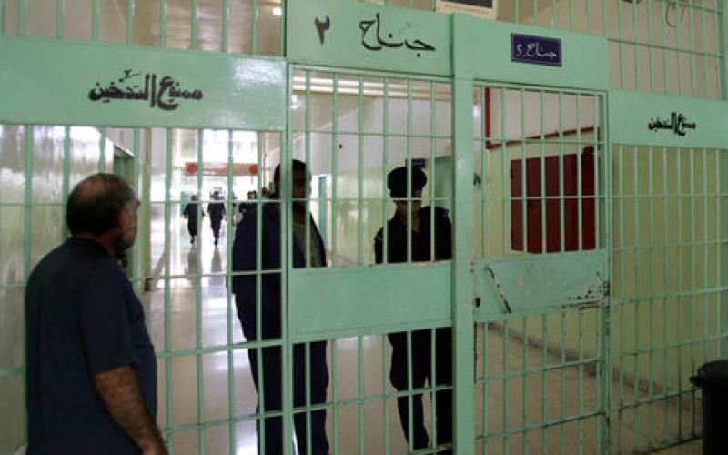 سجن الموقر 2: عشرات النزلاء يضربون عن الطعام بسبب سوء المعاملة