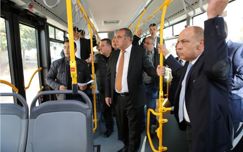 الشواربة : حافلات " شركة رؤية عمان للنقل " ستعمل ضمن ترددات واوقات محددة