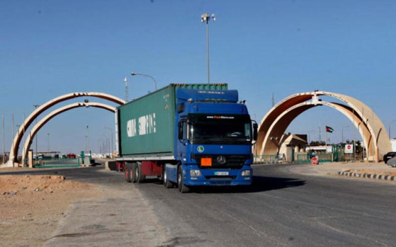 دخول الشاحنات الاردنية إلى العراق بمختلف محافظاته بحماية أمنية عراقية
