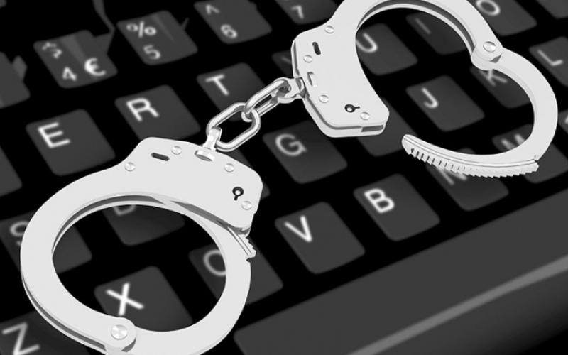انتقادات إعلامية ونيابية لتعامل الحكومة مع "الجرائم الإلكترونية"