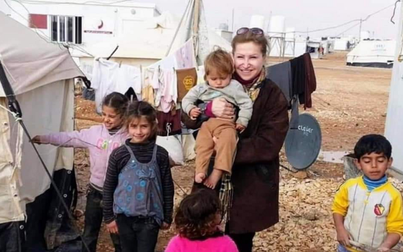 سوريون ينعون السيدة راوية الأسود، إحدى مؤسسات منظمة سوريات عبر الحدود
