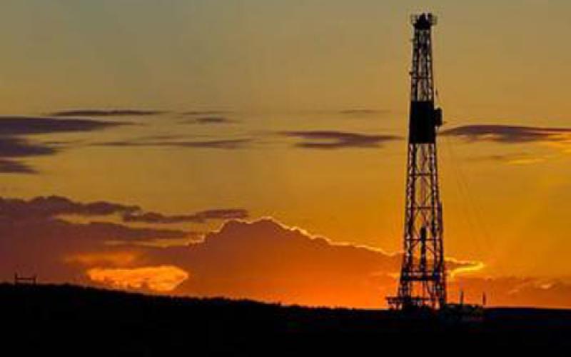 تلزيم البترول الوطنية بتطوير الانتاج من حقل حمزة النفطي
