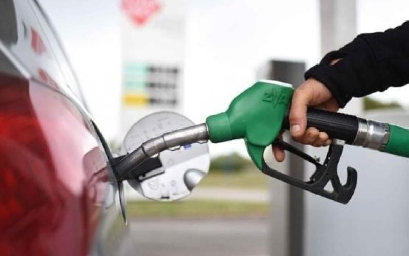 الحكومة تدرس تثبيت اسعار المشتقات النفطية خلال شهر رمضان