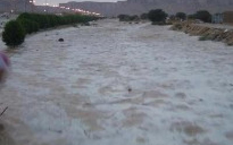 السيول تدمر 15 بيتا على أطراف مخيم الحسين