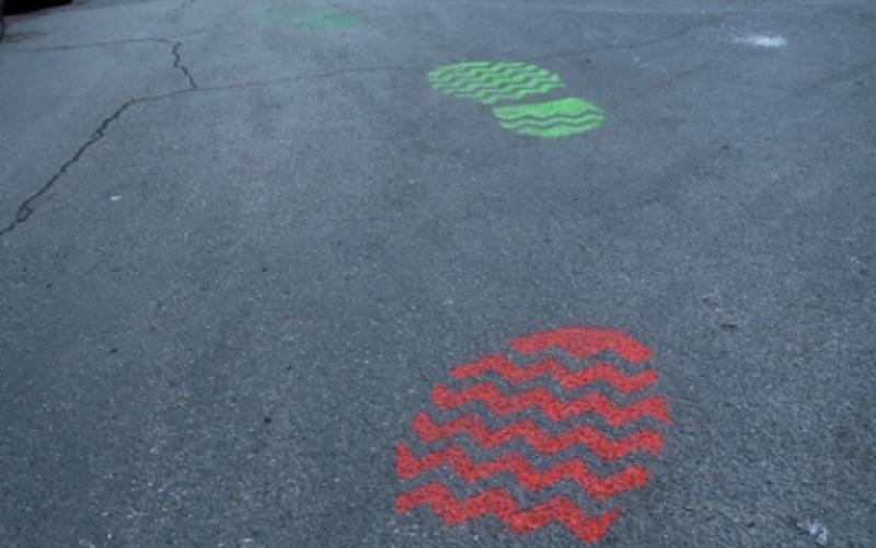 طبعة قدم على شوارع عمان