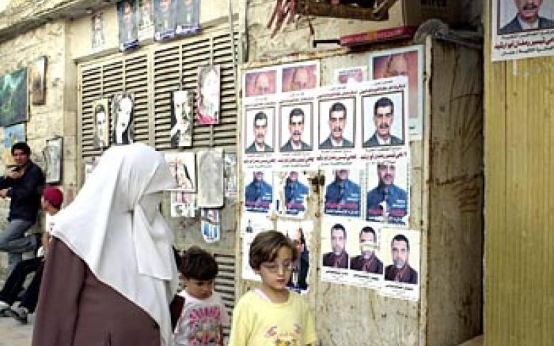 في الشونة ...تمزيق صور بعض المرشحين